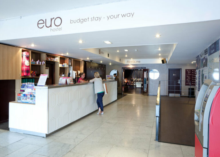 euro-hostel-Reception_0