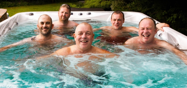HOT_TUB_BRITAIN_0