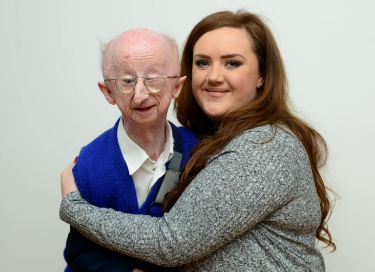 18_WHEN_KATIE_MET_ALAN_BARNES_0