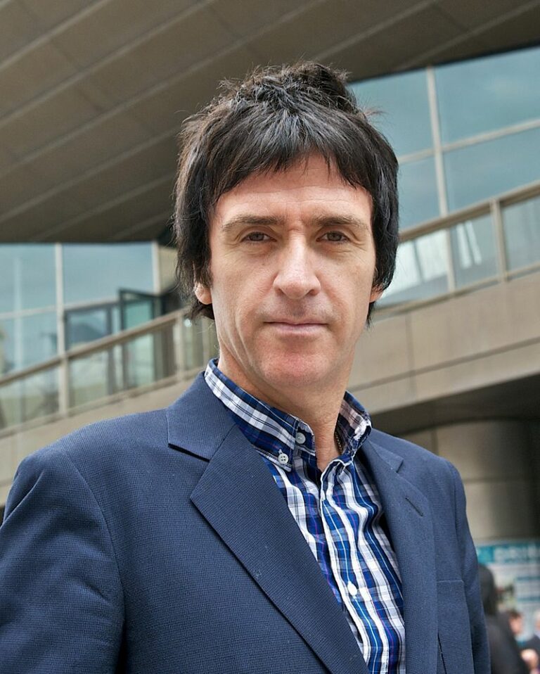 800px-Johnny_Marr_University_of_Salford_2012_crop_0