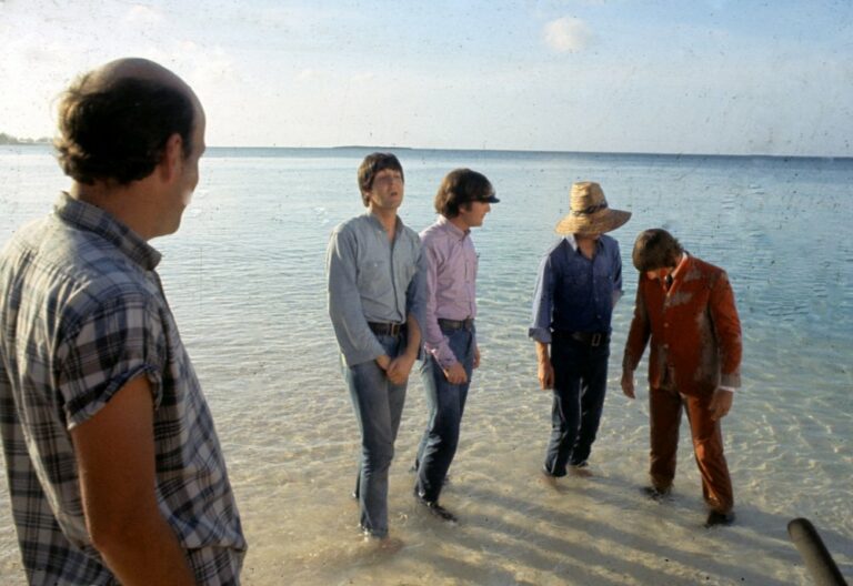 help-1965-023-richard-lester-the-beatles-off-set-00o-alh_0