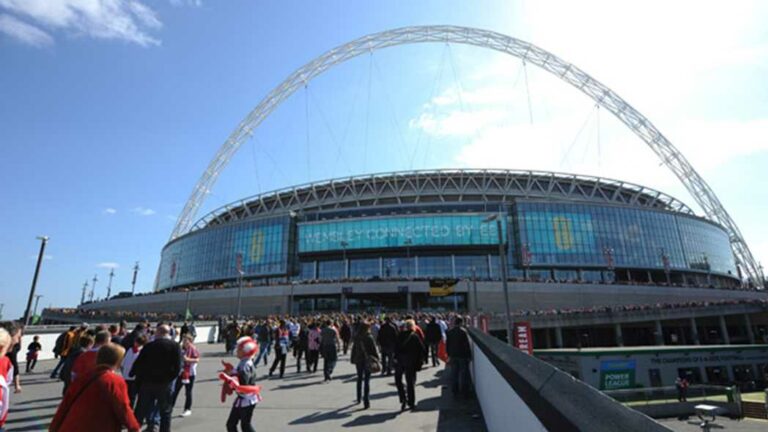 wembley-concourse-semi-finals_0