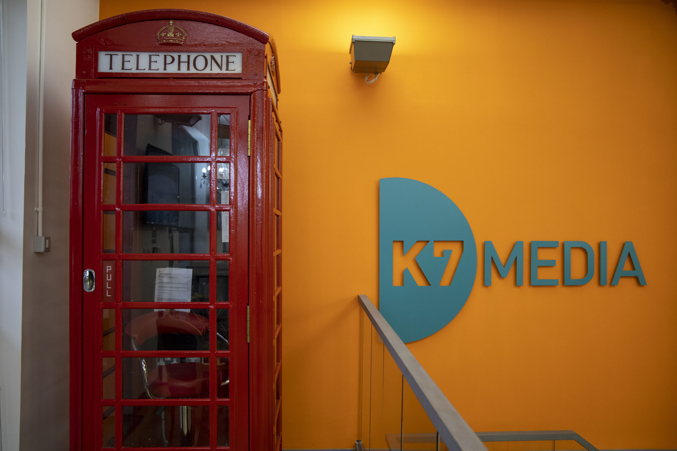 k7_medias_statement_office_decoration_-_its_k6_phonebox
