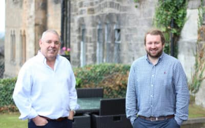 mage: (L-R) Graeme Scott, MD of sarn Technologies Ltd and Dan Kitchen, CEO of razorblue