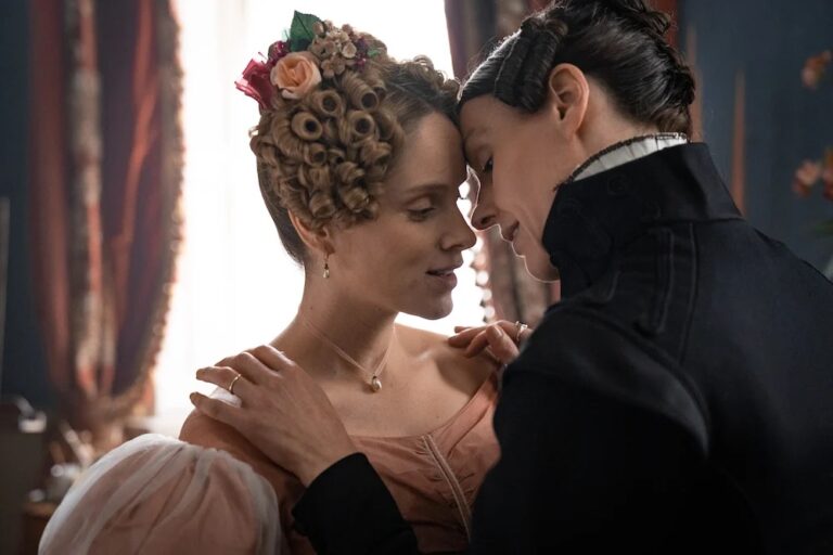 Sophie Rundle (l) and Suranne Jones (r) in Gentleman Jack