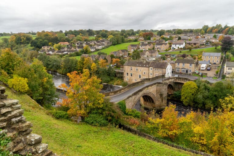 Teesdale, Elizabeth Sullivan/Shutterstock