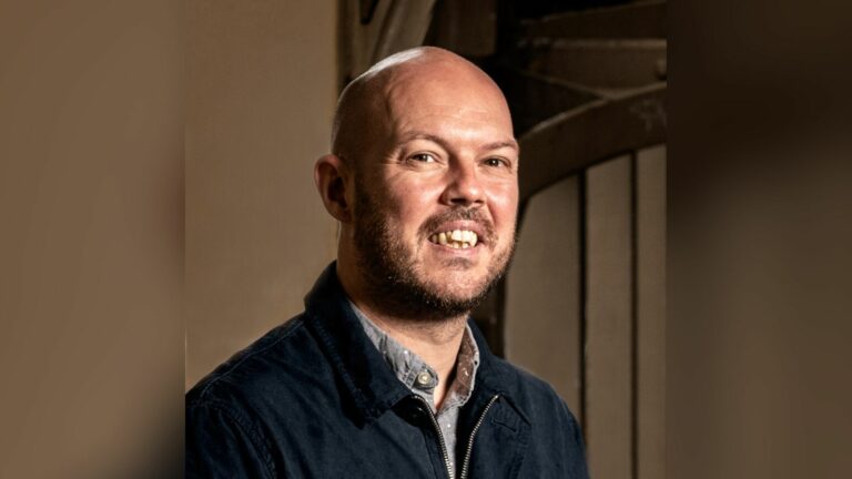 Mark Hadfield, Cravens