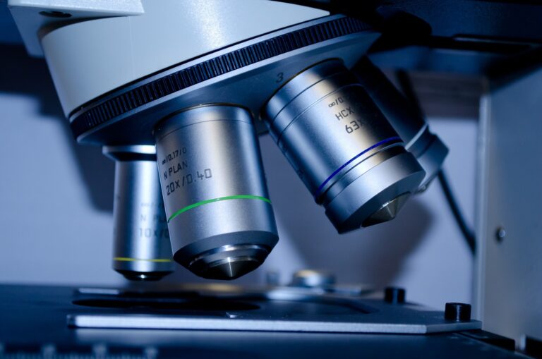 microscope-2759841920