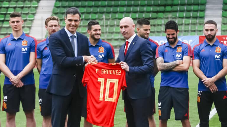Luis Rubiales (front right), photo Ministerio de la Presidencia. Gobierno de España (Pool Moncloa/ J.M.Cuadrado)
