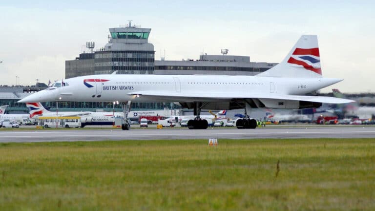 2003 Concorde Makes Its Final Arrival At Manchester.