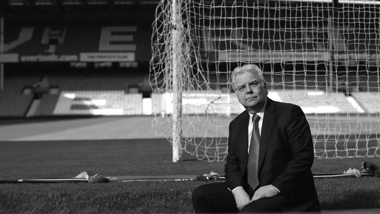 Everton FC chairman and theatre and film producer Bill Kenwright dies - Vimarsana News