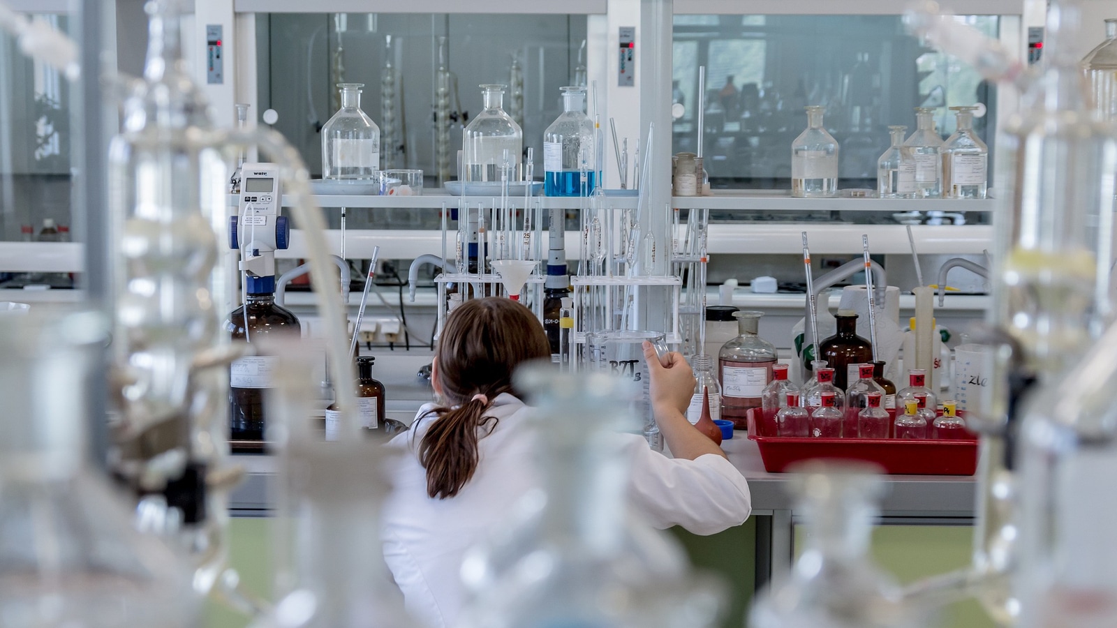 Liverpool University to lead £12m UK-wide AI for Chemistry Hub - Vimarsana News