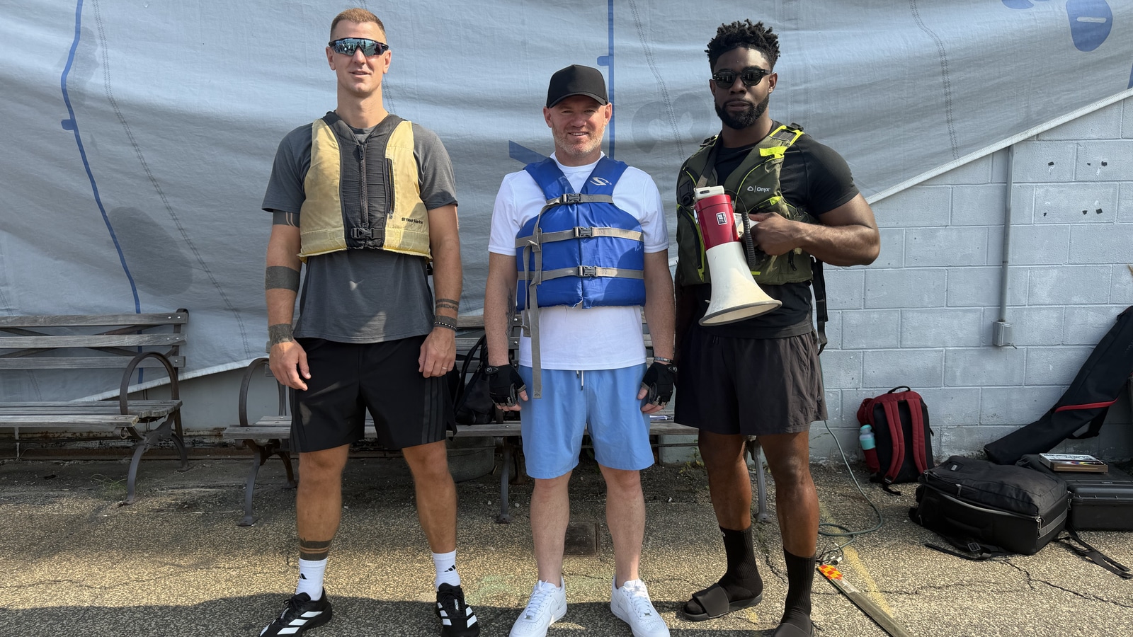 Wayne Rooney steals the show at final World Cup weekend with Hudson River row and on-point half-time show critique
